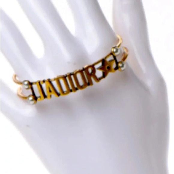 CHRISTIAN DIOR‼️no box and tags ‼️
Metal Pearl J'Adior Bracelet Cuff Gold - Picture 2 of 5